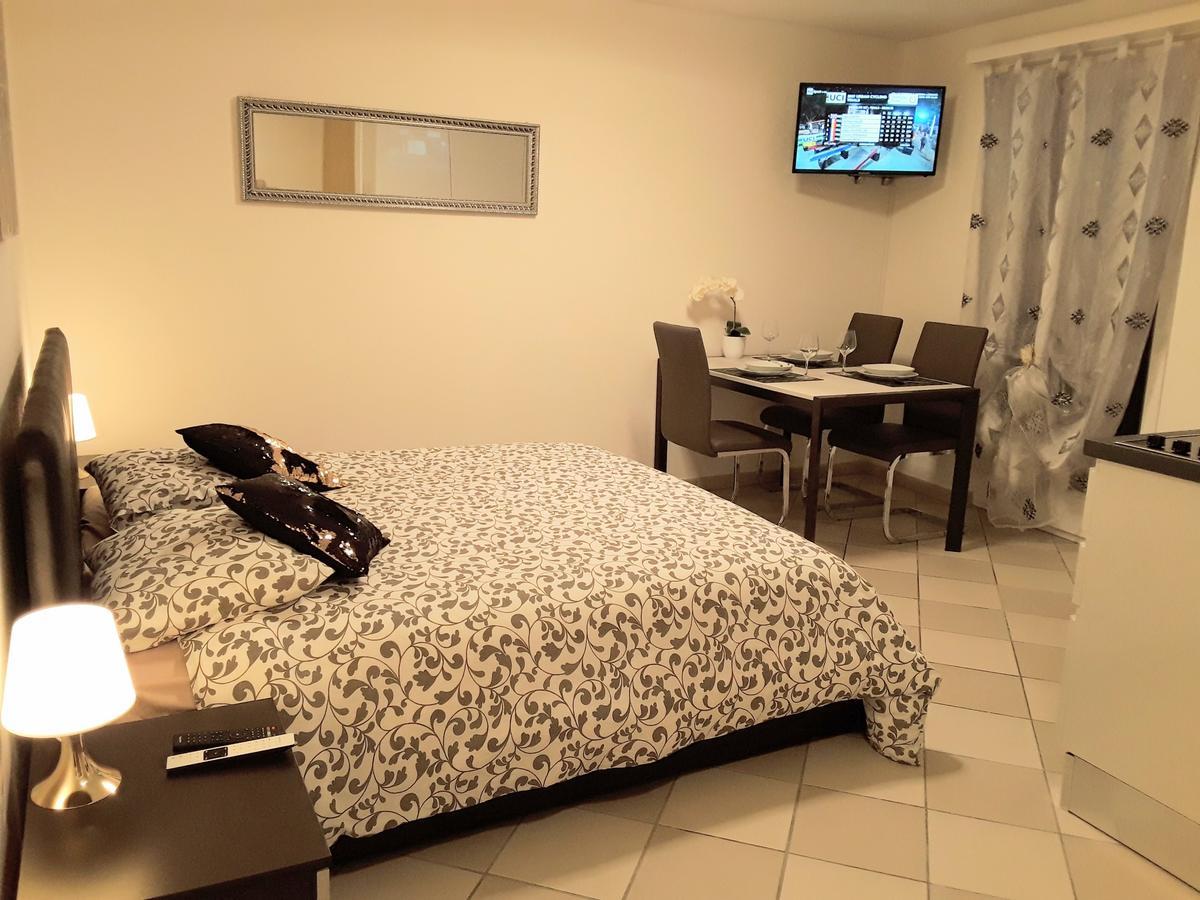 Holidays Homes Il Folletto Quartino ภายนอก รูปภาพ