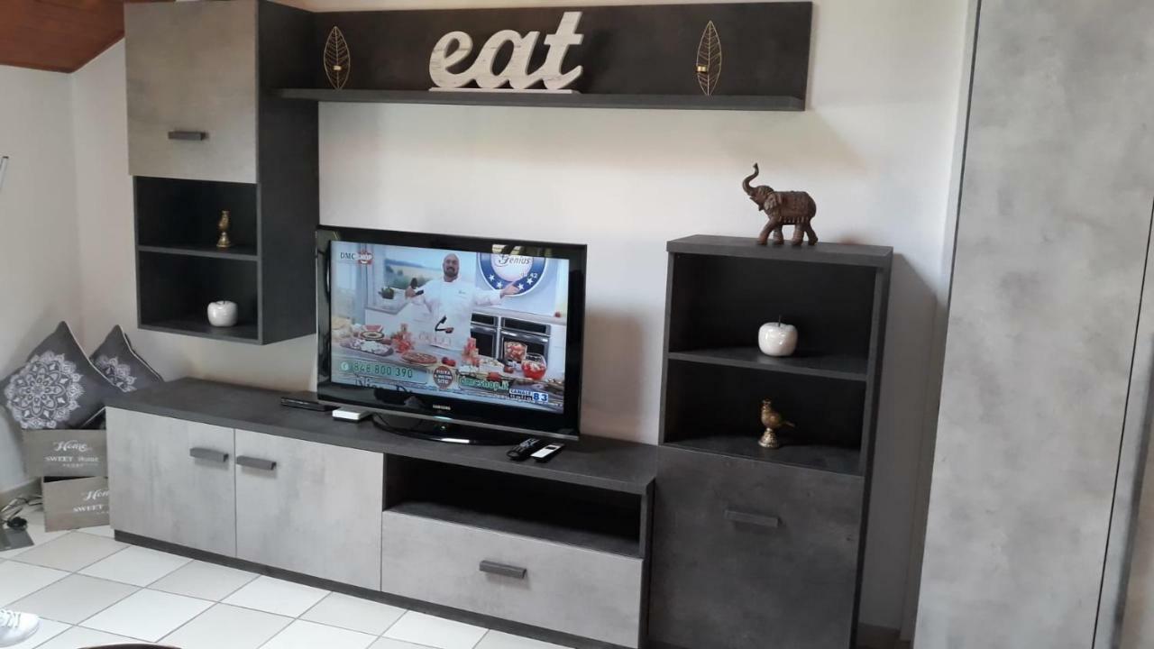 Holidays Homes Il Folletto Quartino ภายนอก รูปภาพ